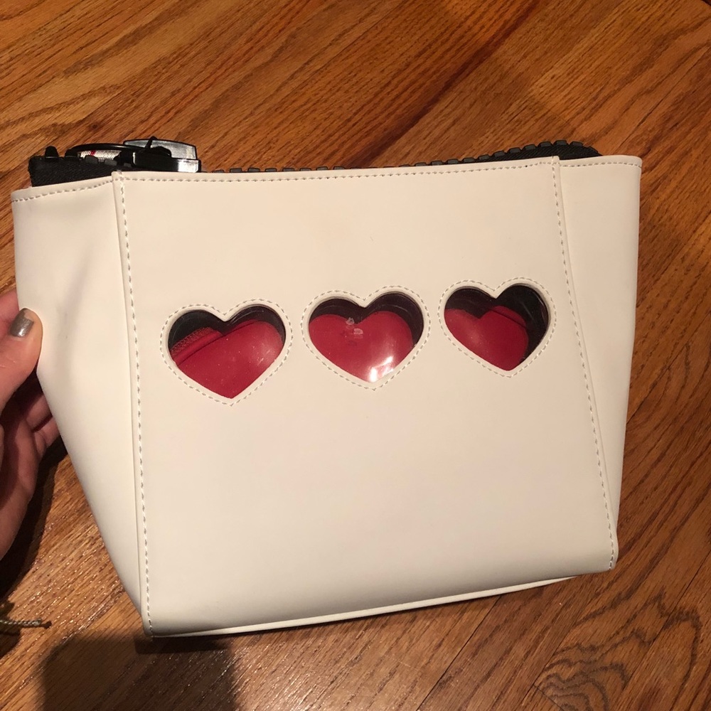 Three heart love clutch